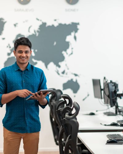portrait-casual-business-men-leader-standing-confidence-co-working-space-small-business-startup-concept-selective-focus-high-quality-photo (1)